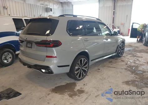 2026 BMW X7 xDrive40I z USA, uszkodzony, nr VIN 5UX23EM08T9073770